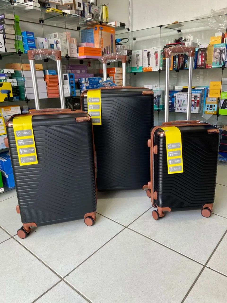 Kit 3 Malas de Viagem Rígidas - Preto com Detalhes Caramelo - Foto 2