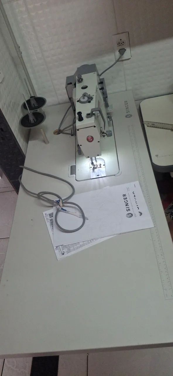 Maquina de costurar nova