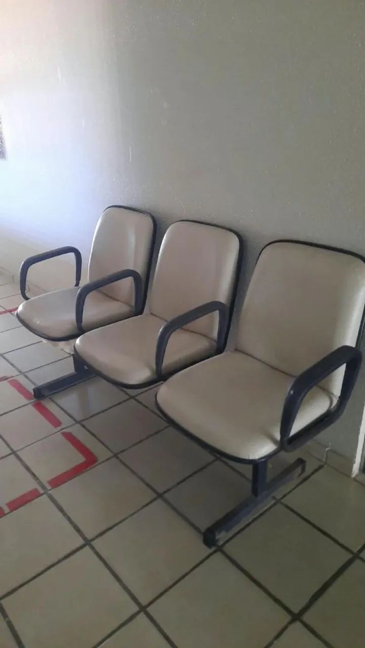 Cadeira de  3 lugares . 