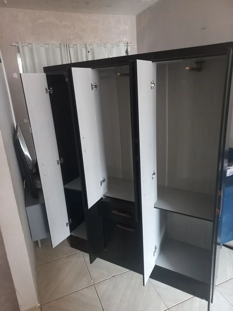 Guarda roupa 6 portas  - Foto 2