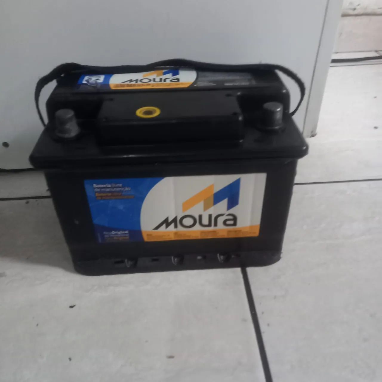 VENDO BATERIA MOURA 60 AMPERES EM ÓTIMO ESTADO. - Foto 2