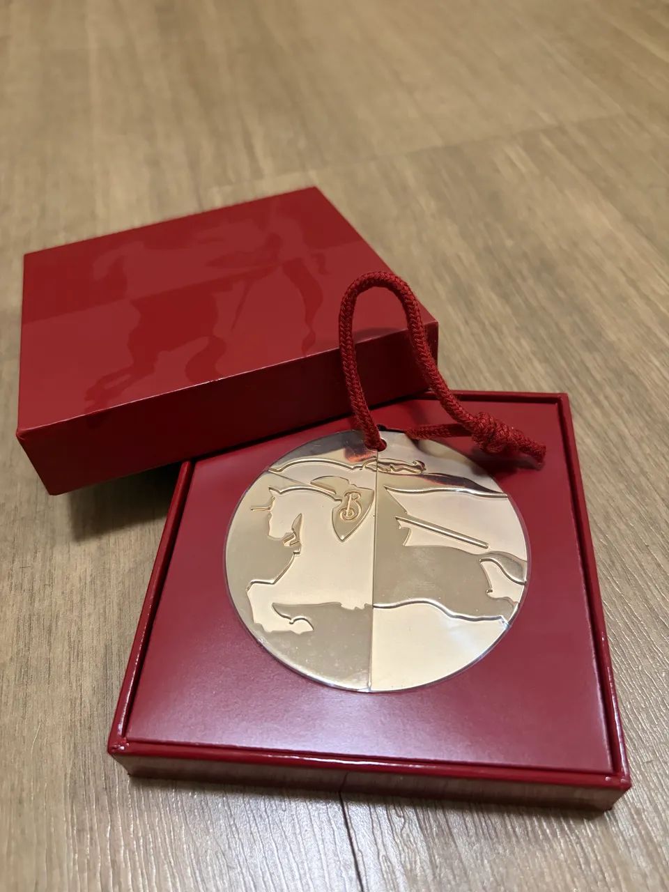 Medalhão Burberry