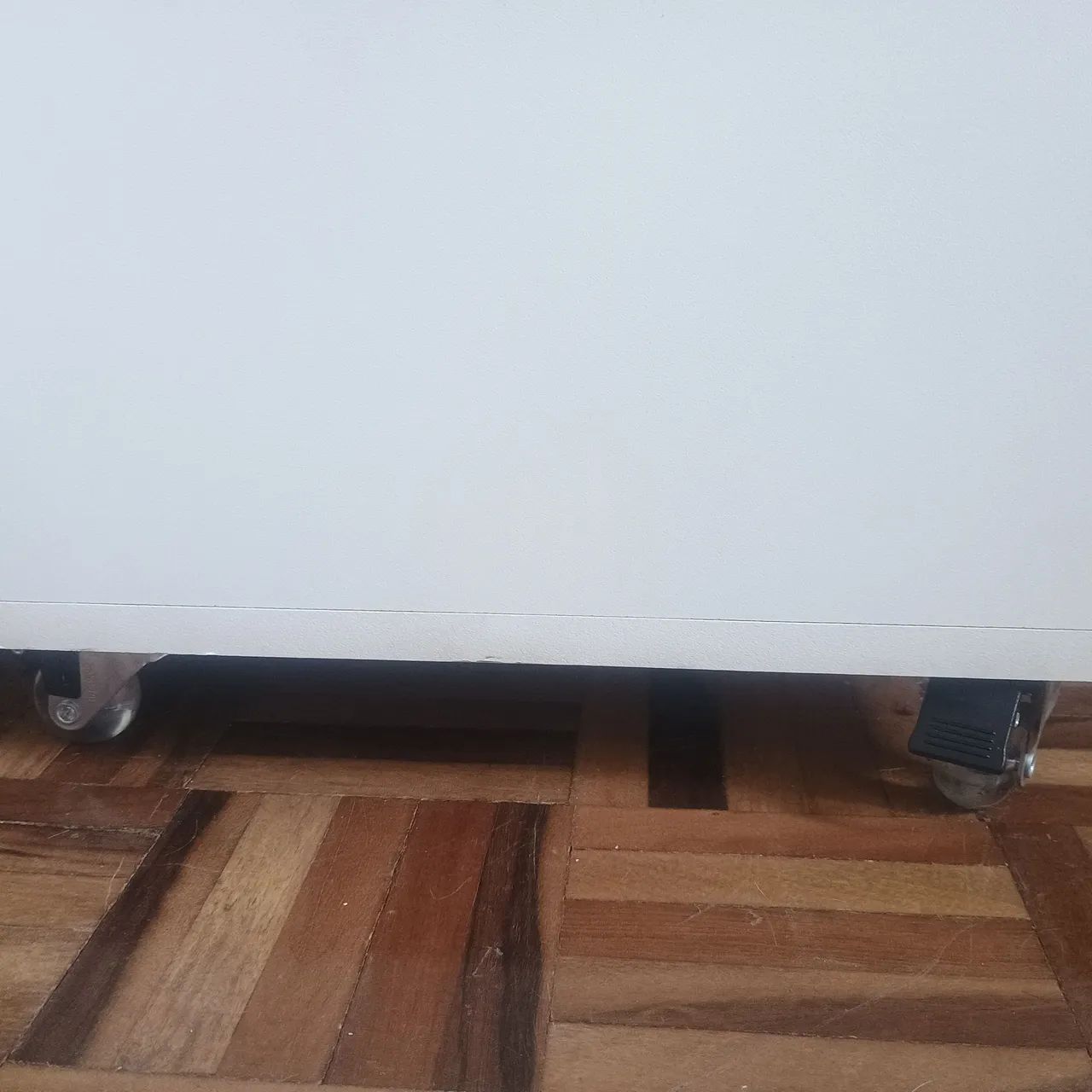 Rack / Módulo para TV Branco Moderno com Rodízios e 6 Repartições - Foto 4