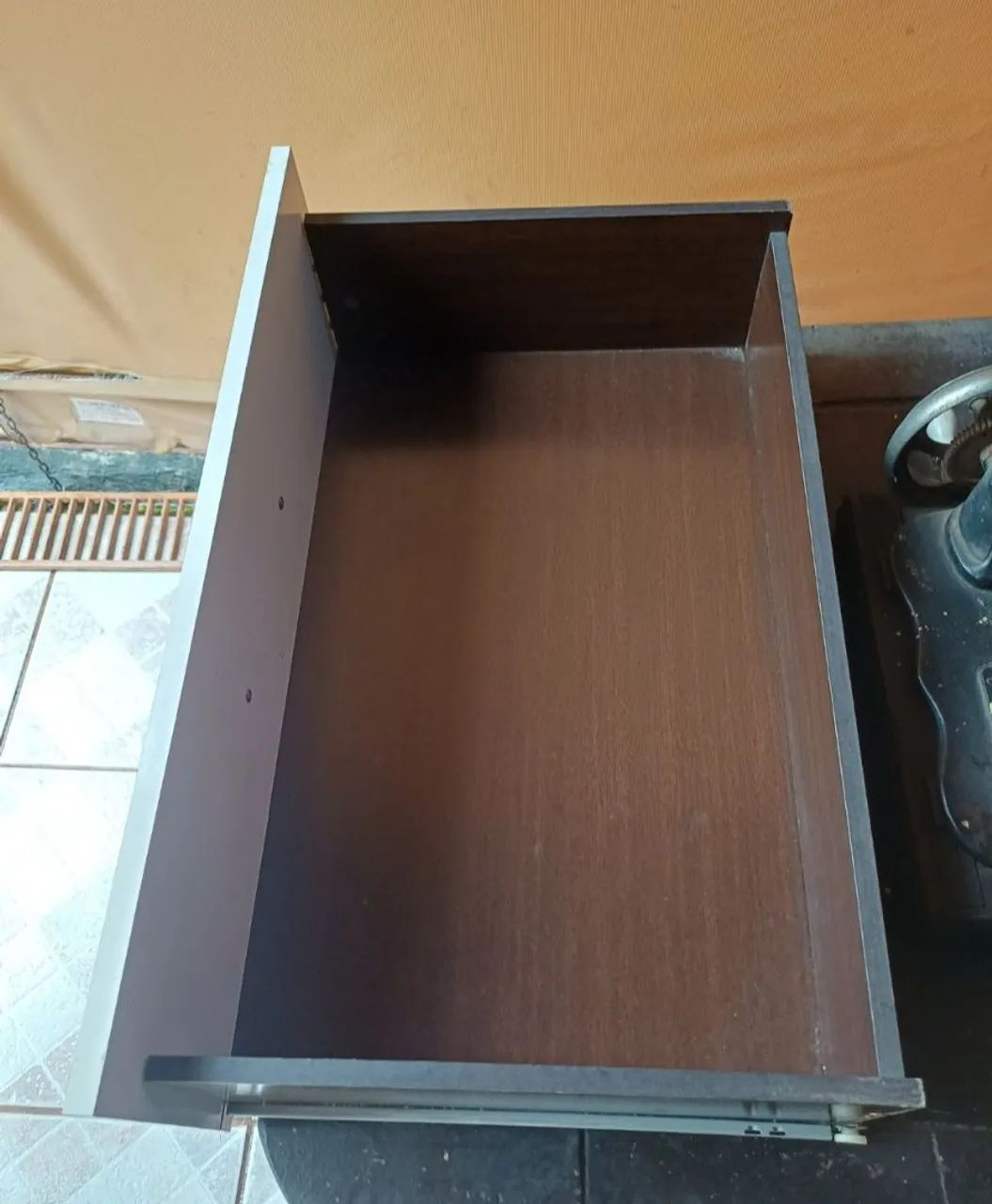 Comoda com 4 gavetas e 1 porta - Foto 5