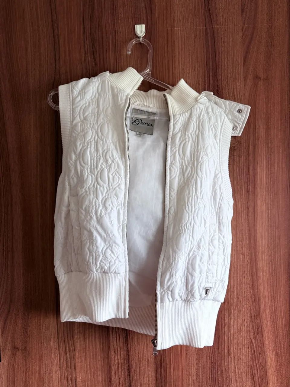 Puff jacket sem mangas Guess