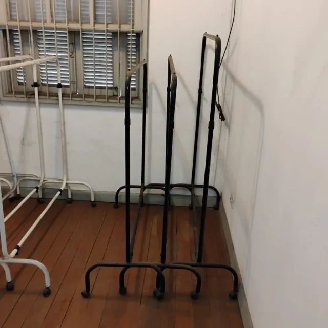Arara de Chão para Roupas Lojas Comércio 120cm com rodinhas - Foto 4