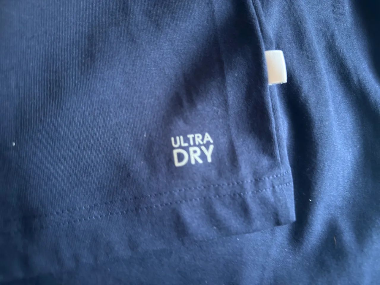 Camiseta Lacoste Ultra Dry Logo. - Foto 2