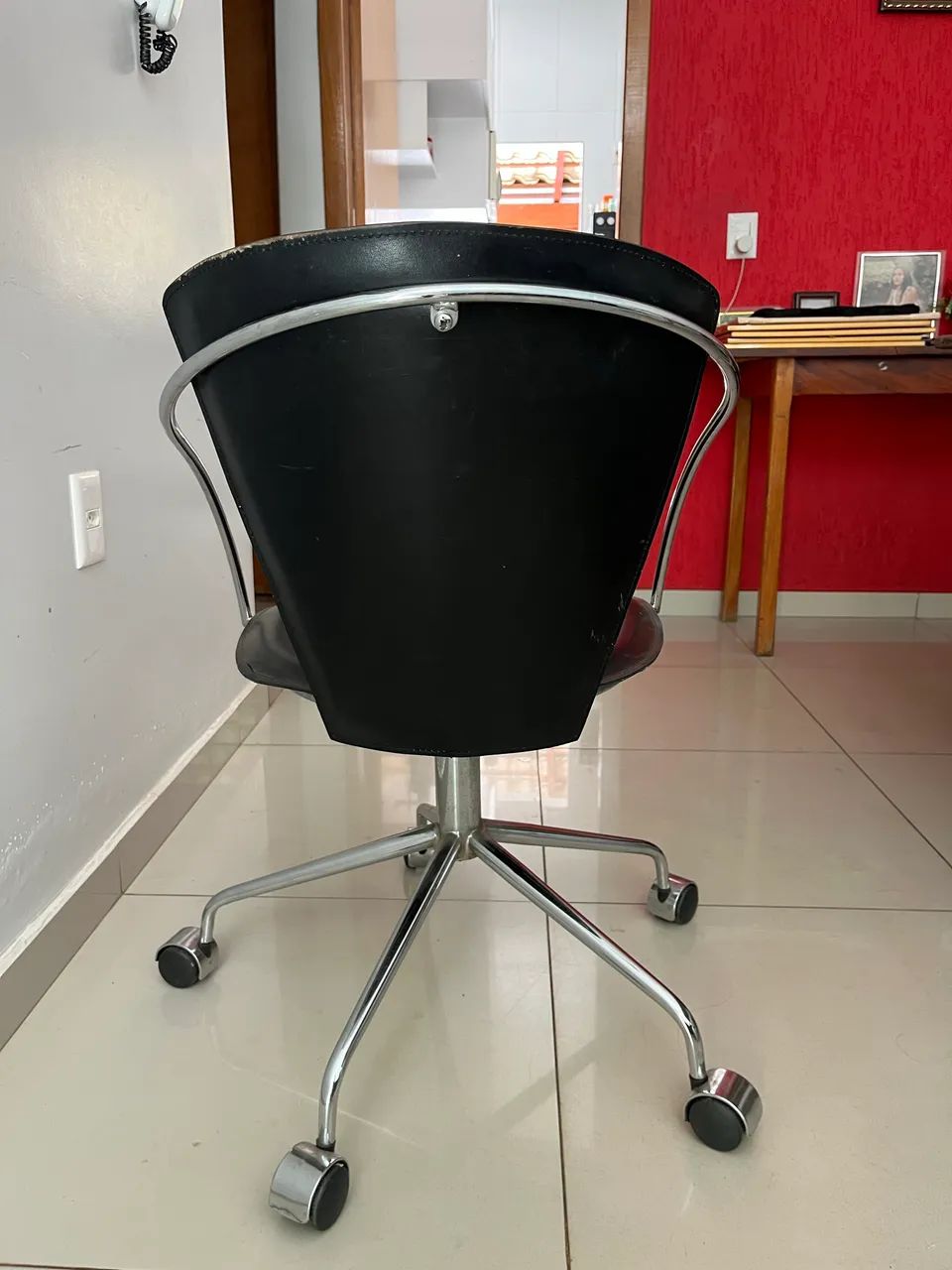Cadeiras de escritório preta - Foto 2