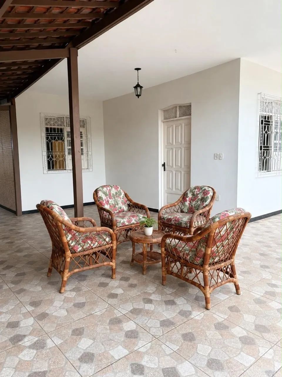 Casa ampla com 4 quartos, suíte, 3 banheiros e área de lazer - Foto 2