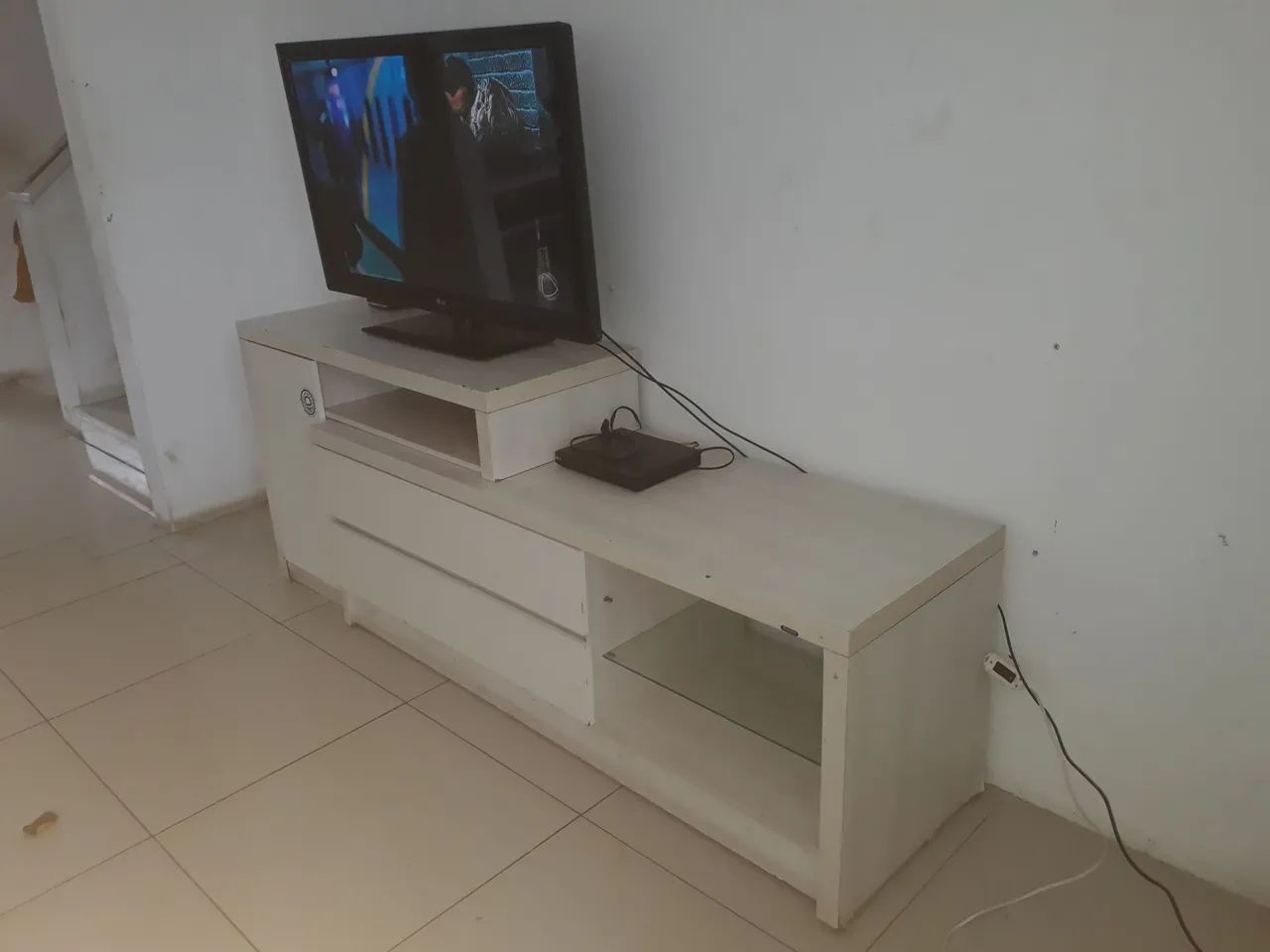 Rack estiloso com vidro + brinde de quadro decorativo 