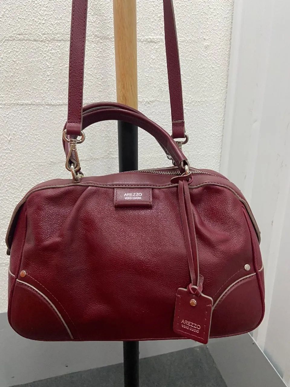 LINDA BOLSA EM COURO DA AREZZO NOVA COM ETIQUETA 