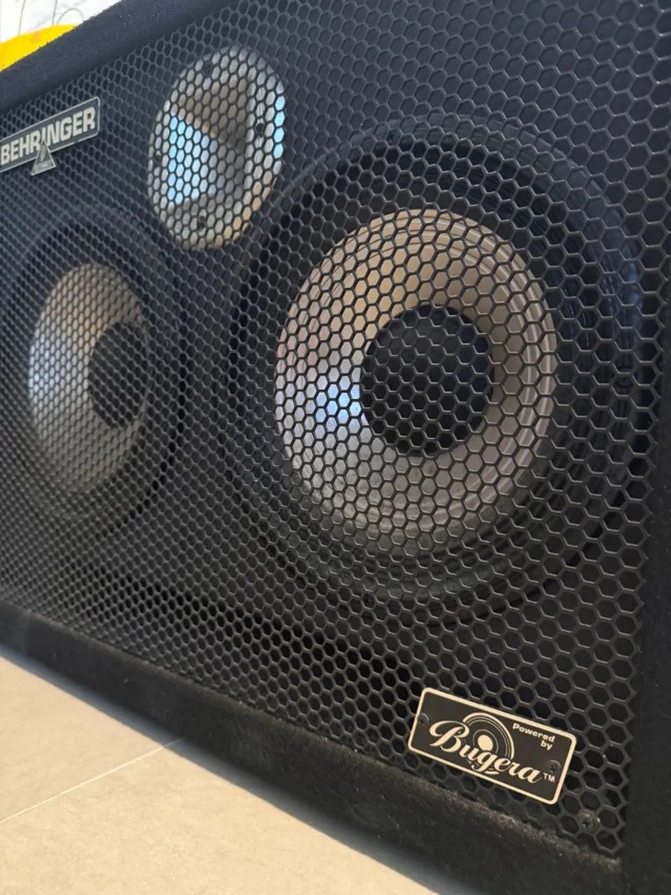 Caixa Behringer Ultrabass BA210 Bugera - Instrumentos musicais