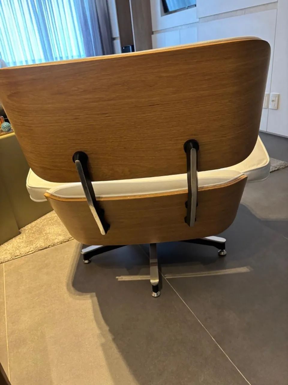 Poltrona Charles Eames com Puff - Couro Branco - Réplica Premium - Foto 2