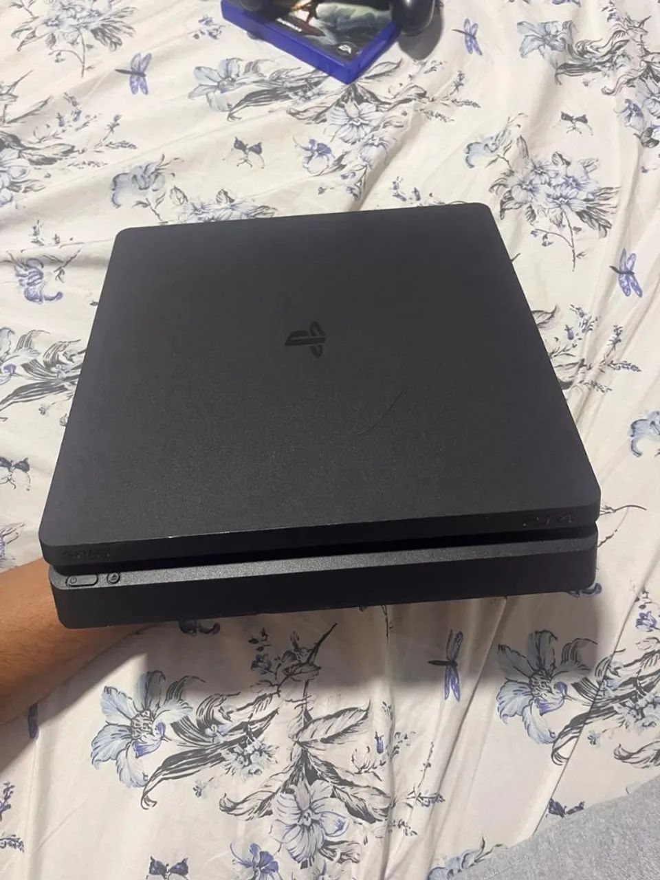 Vende se Playstation 4