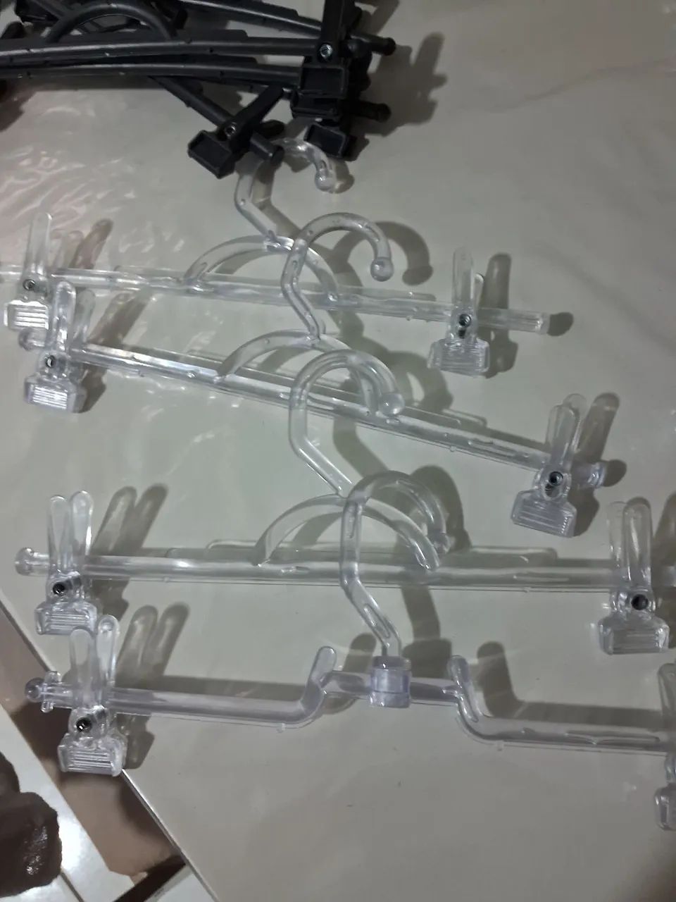 Cabides com presilha acrilica