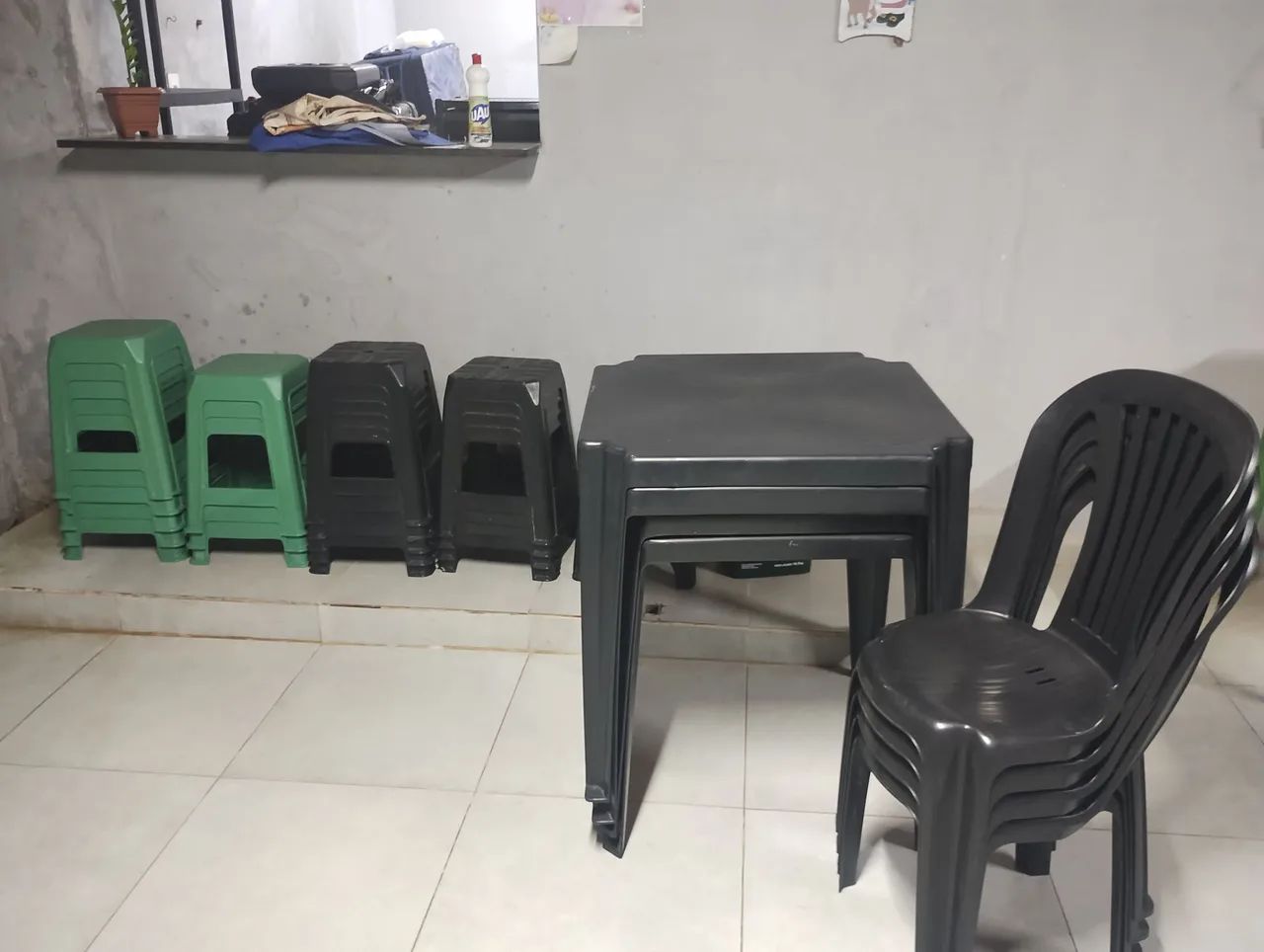  4 Mesas e 4 cadeiras .12 banquinhos . - Foto 2