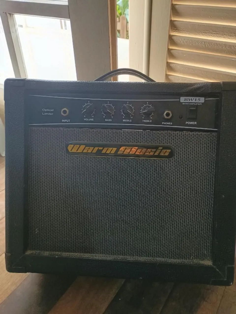 Amplificador de baixo 15W Warm Music