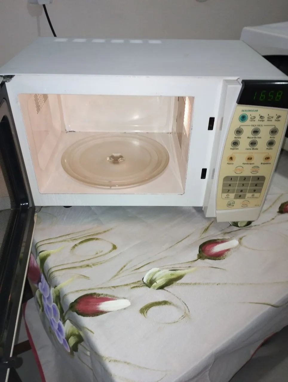 Microondas Electrolux 18l 110v funcionando perfeitamente  - Foto 4