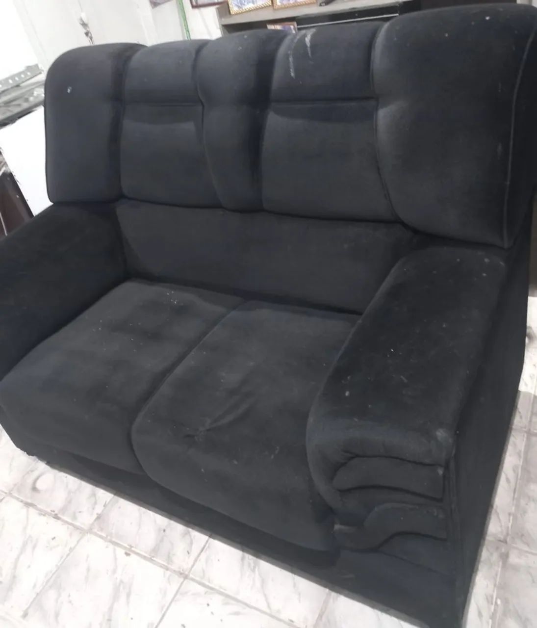 Sofá dois lugares preto grande 