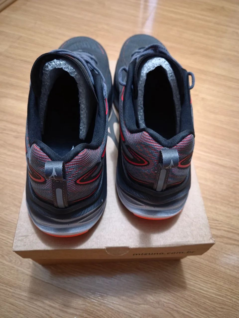Mizuno Victory 41- Novo e sem uso.