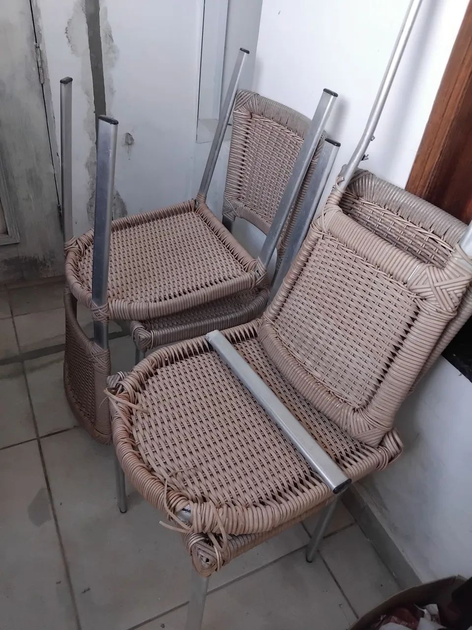 Vendo cadeiras em alumínio quebradas - Foto 3