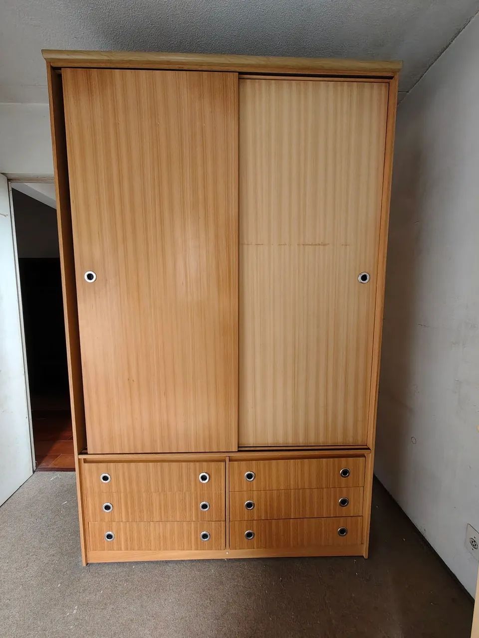 Guarda-Roupa de Solteiro com Portas de Correr e 6 Gavetas