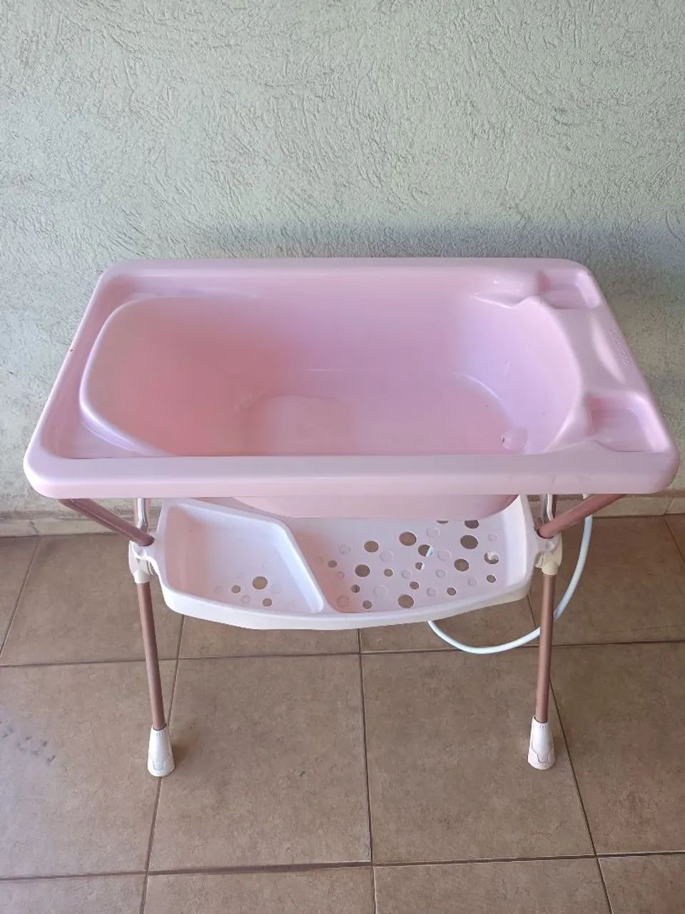 Banheira com suporte e porta objetos Galzerano rosa