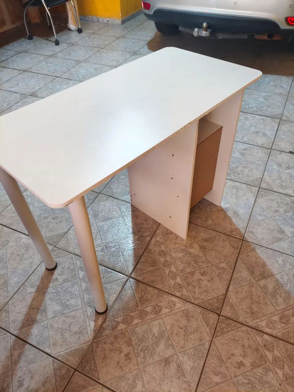 Quarda roupa de 1 porta, e mesinha. - Foto 2