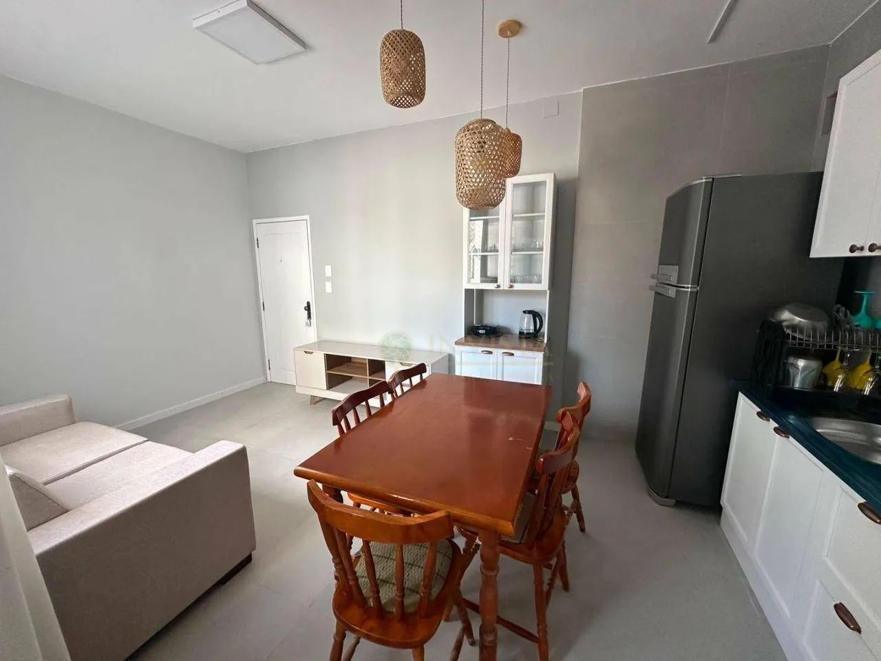 Locação | Apartamento mobiliado com 3 quartos no Centro de Florianópolis