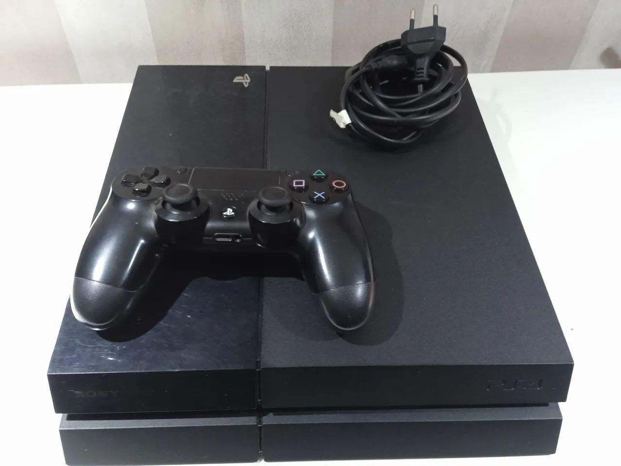PS4 e controle 