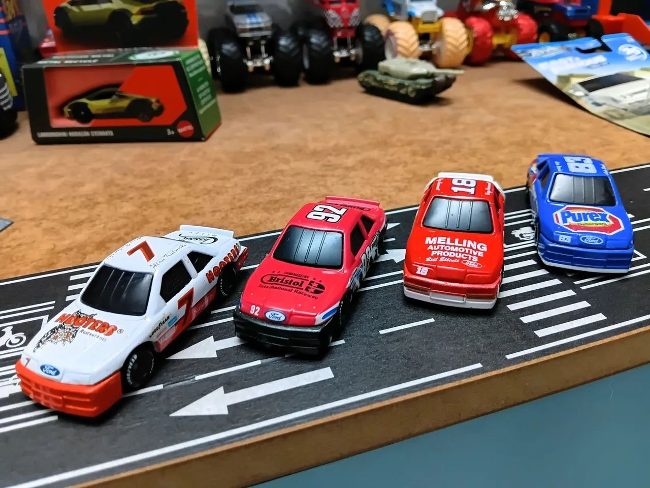 Lote 04 Ford Thunderbird Nascar Racing Champions - Hobbies e