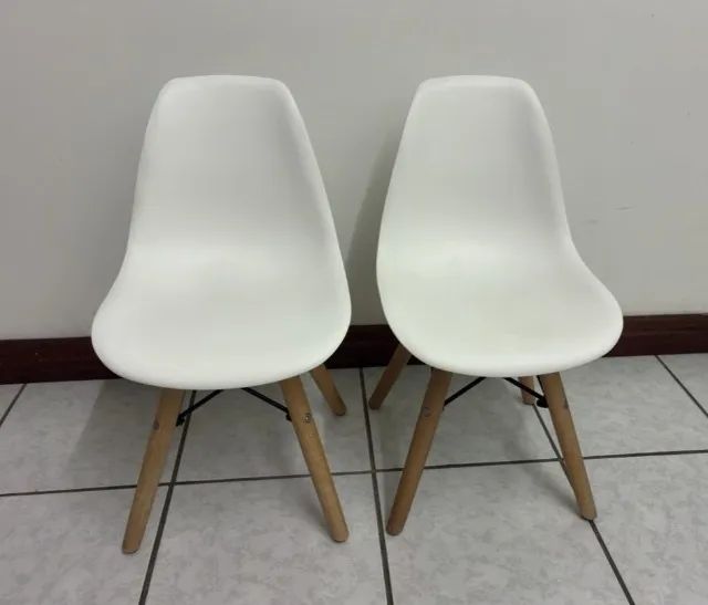 Mesa Infantil Branca com 2 cadeiras Charles Eames Eiffel - Foto 3
