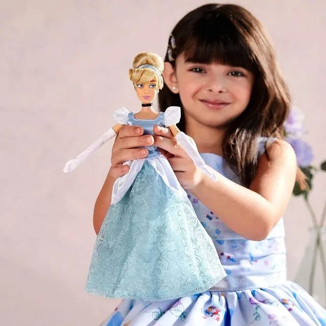 Boneca Clássica da Princesa Cinderela, Oficial da Disney Store, 28 cm - Foto 3