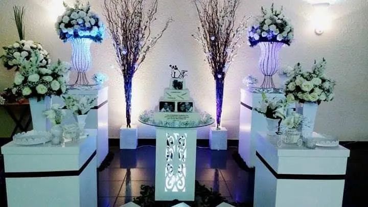 Toalhas e mesas para festa