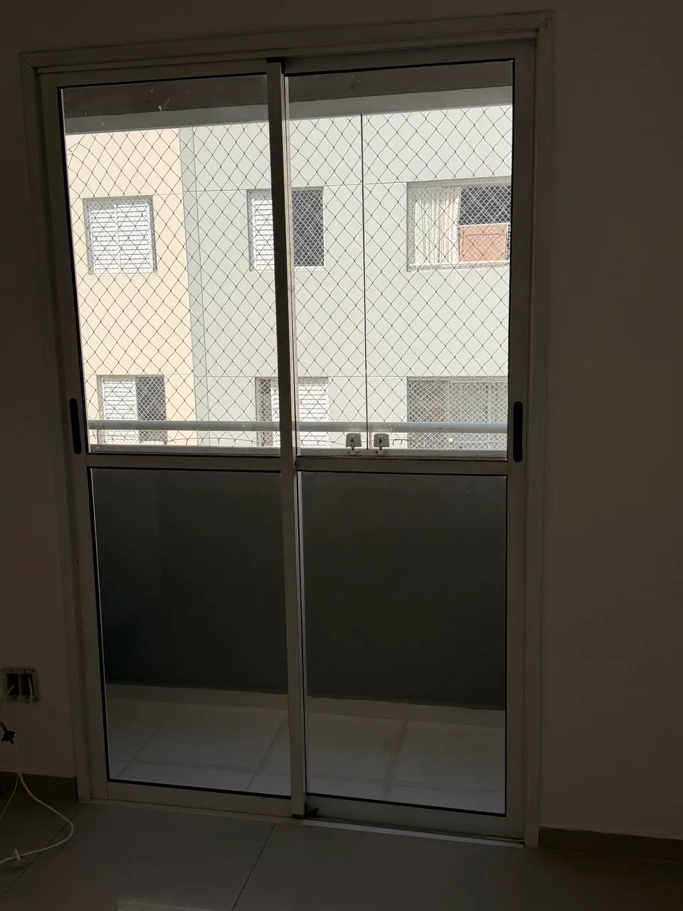Porta de correr de alumínio com vidro - Foto 2