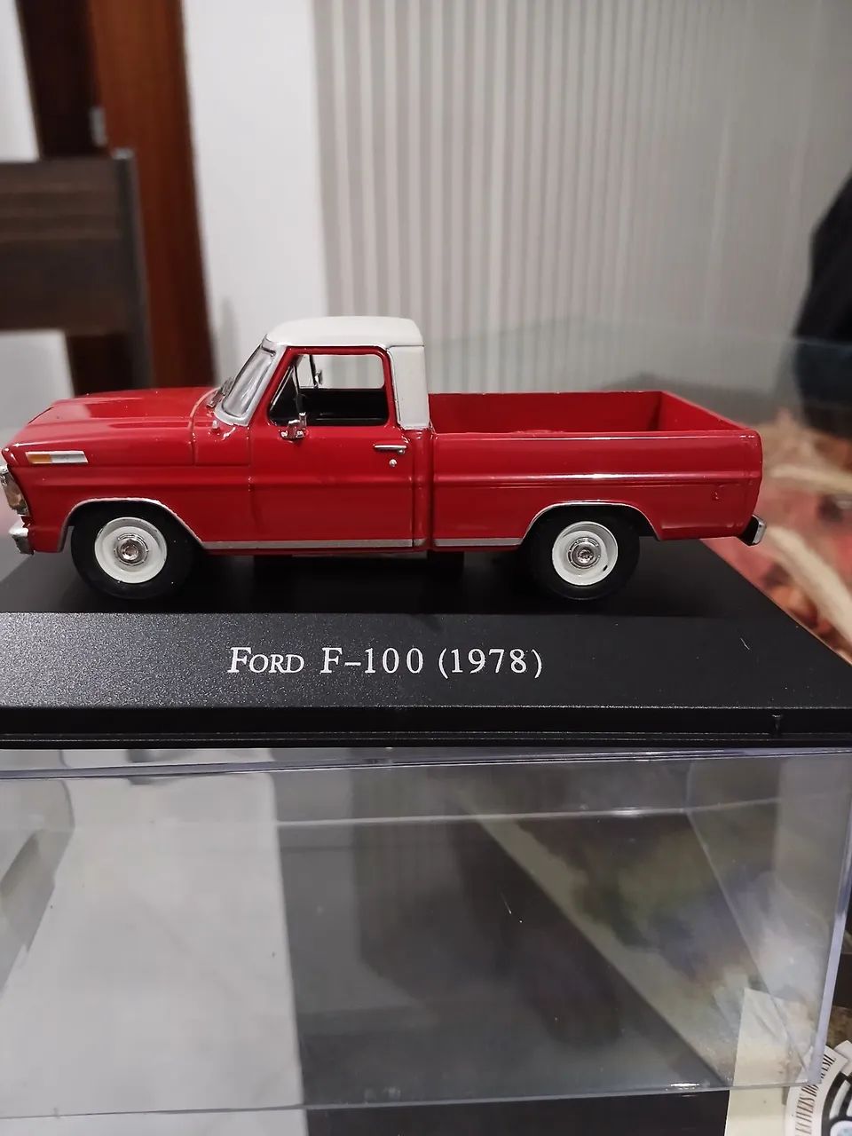 Miniatura escala 1/43 - Foto 2