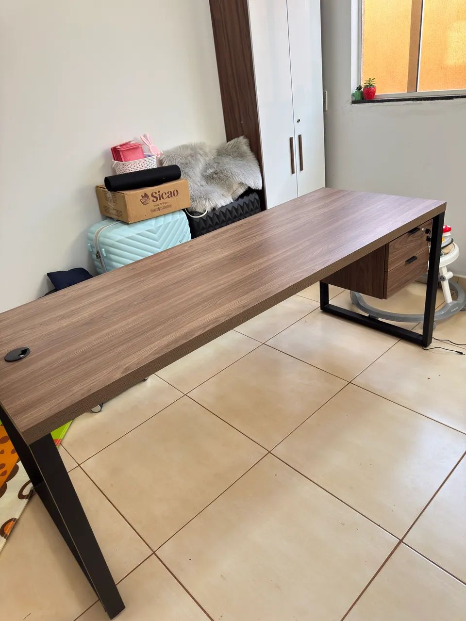 Mesa de escritório nova 