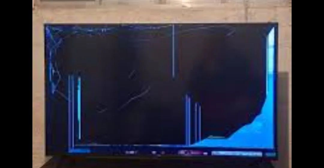 Televisão TCL 55 polegadas com tela quebrada 