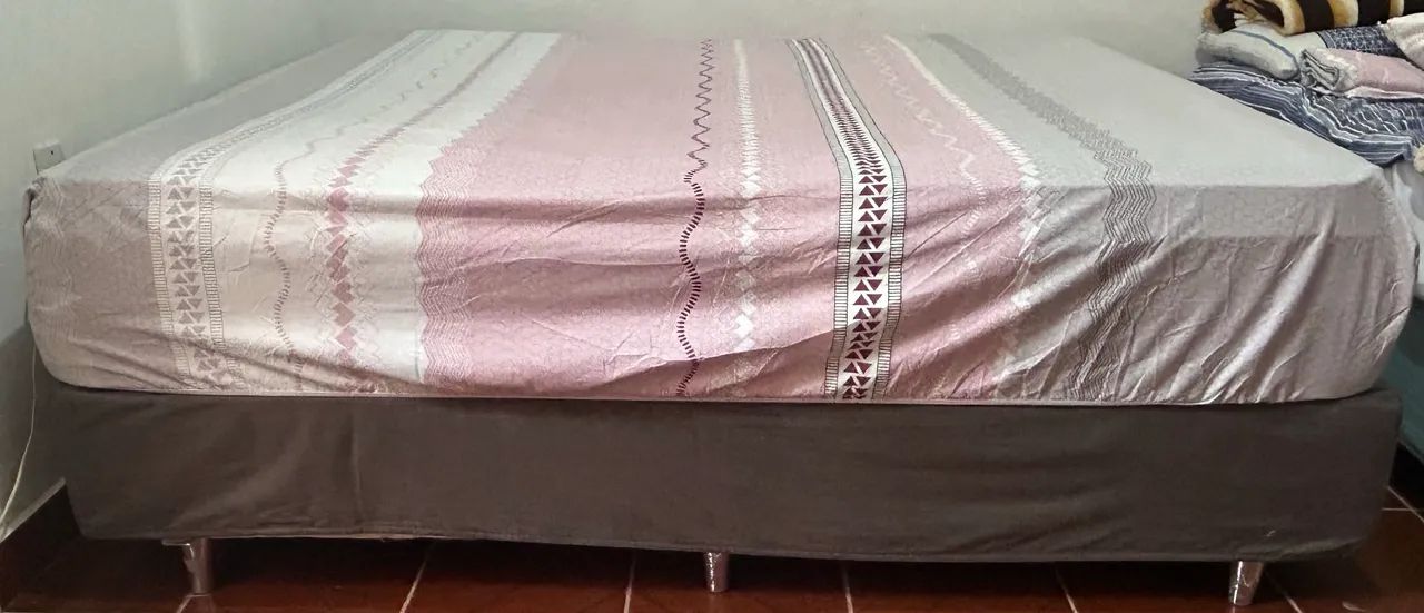 Colchão + base (acompanha capa)