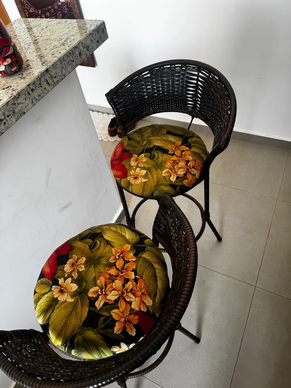 Par de Banquetas em fibras sintéticas 