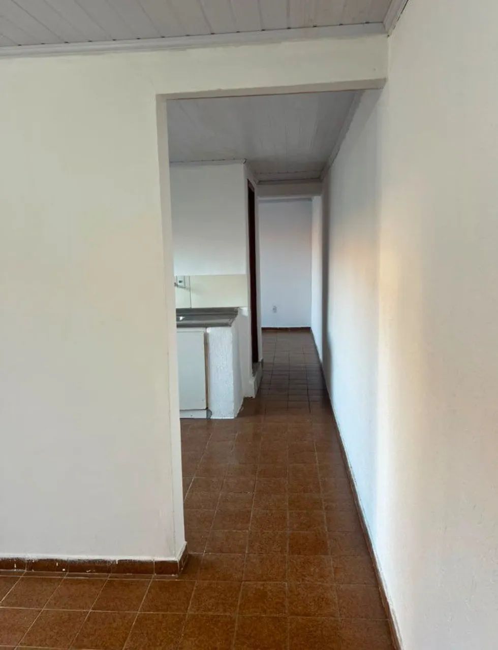 Alugo uma kitnet sala quarto cozinha e banheiro e uma pequena varanda  - Foto 5