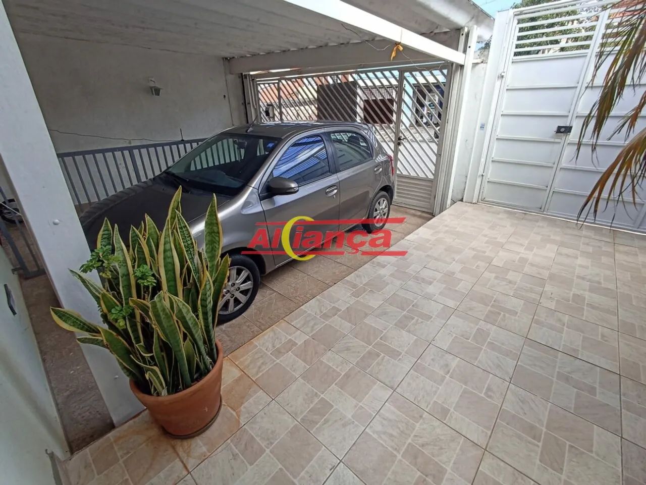 Casa térrea com 3 quartos e 5 Vagas, 250 m² - Continental - Foto 3