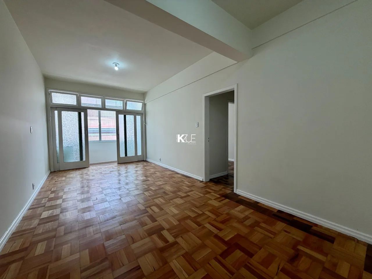 Apartamento amplo, 02 dormitórios para alugar no Centro, Florianópolis SC