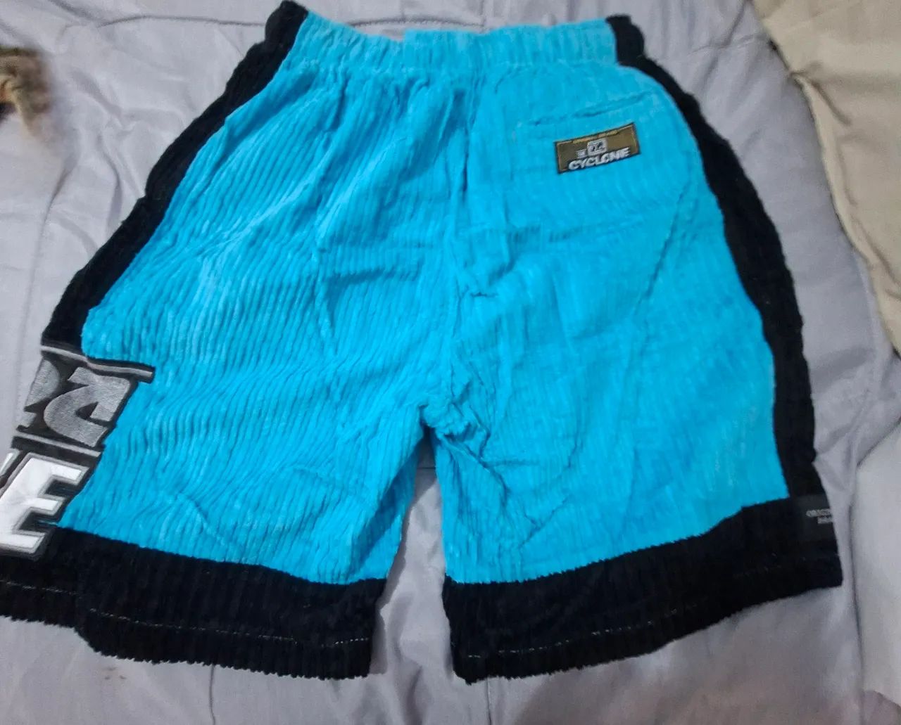 VENDO BERMUDA CYCLONE VELUDO - Foto 3