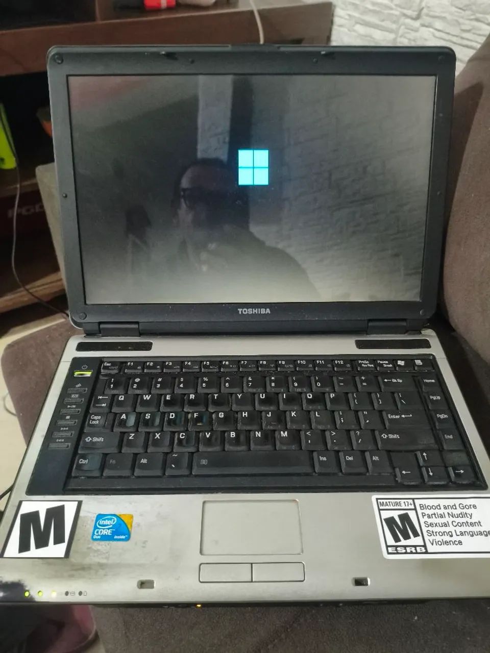 Notebook Toshiba 2gb ram Intel 250 gb HD leiam anúncio 