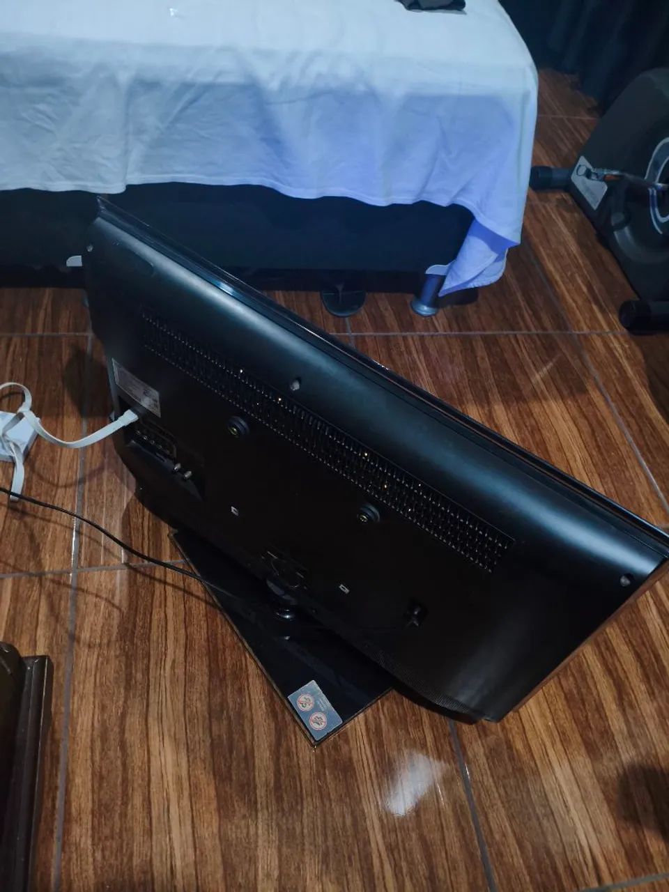 TV Samsung 32 Polegadas (Modelo LN32D550K7G) - Com risco na tela conforme fotos. - Foto 5