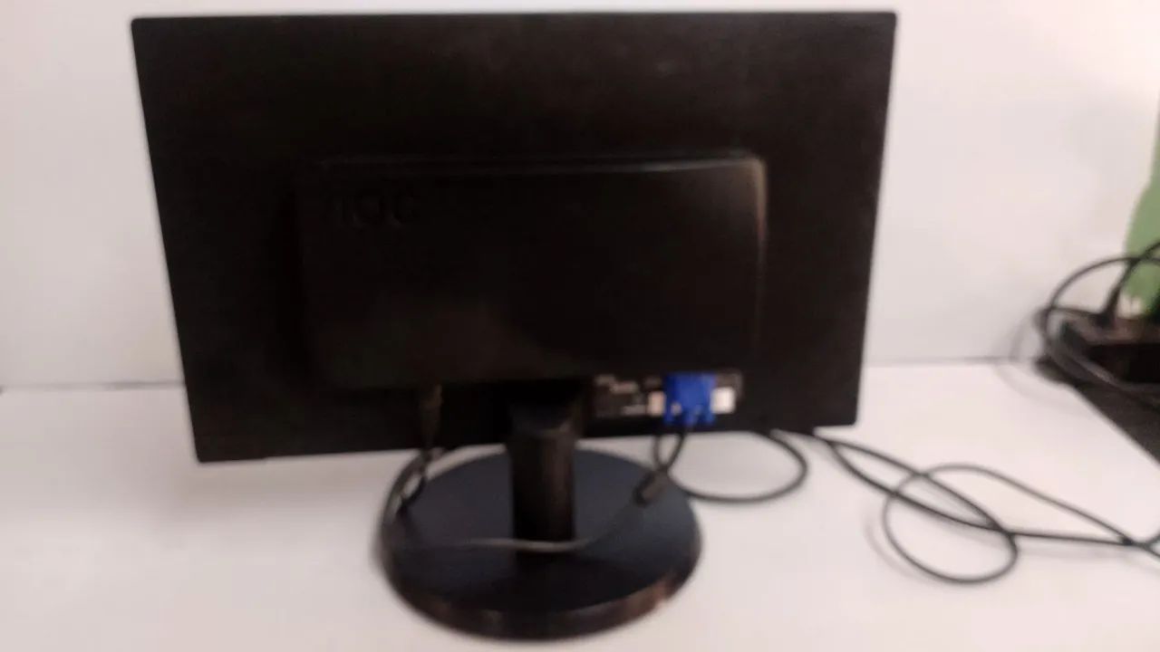 Monitor AOC LED 19 polegadas saída VGA e HDMI 150,00 - Foto 3