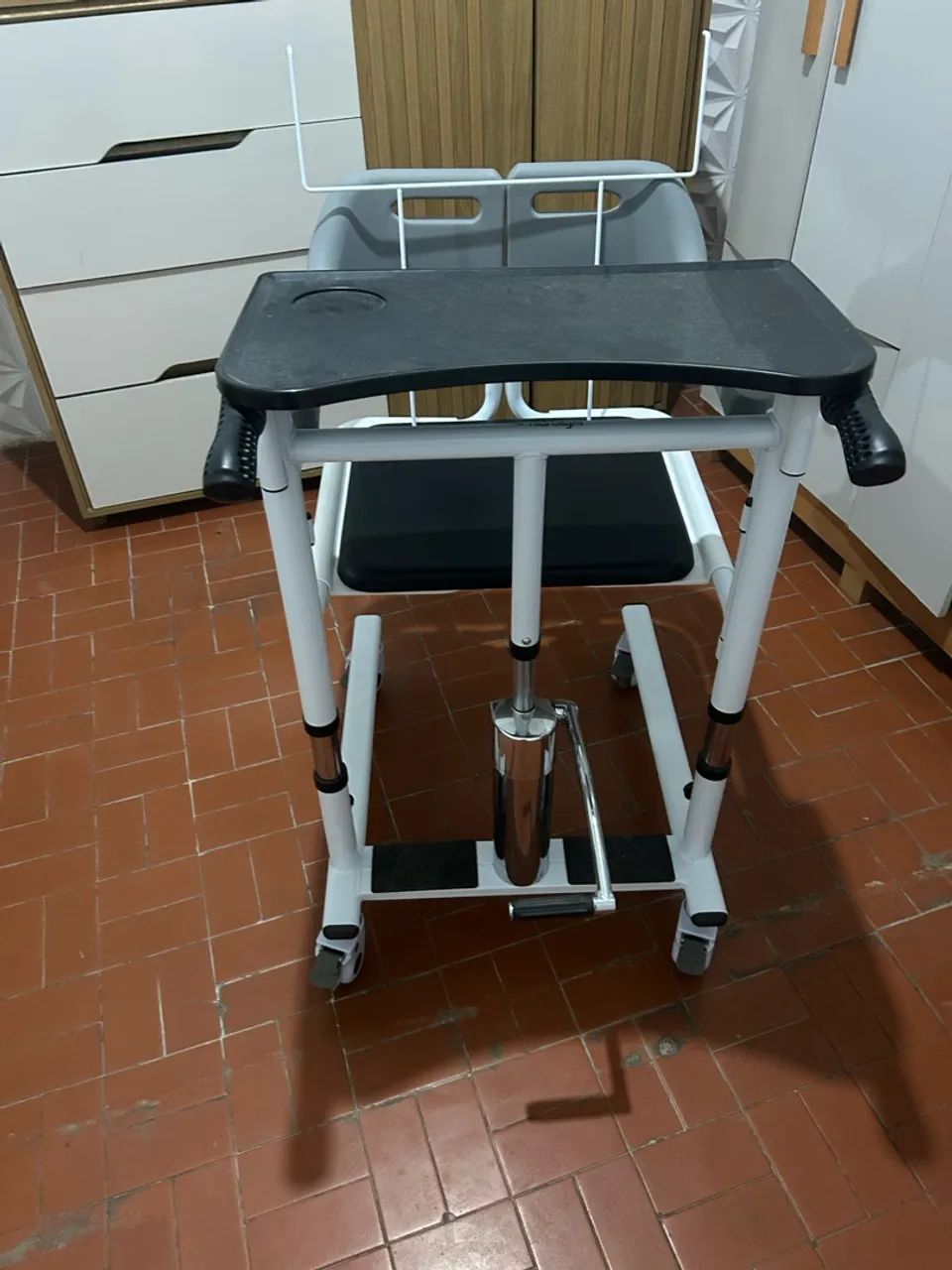 Cadeira de idoso para locomoção 