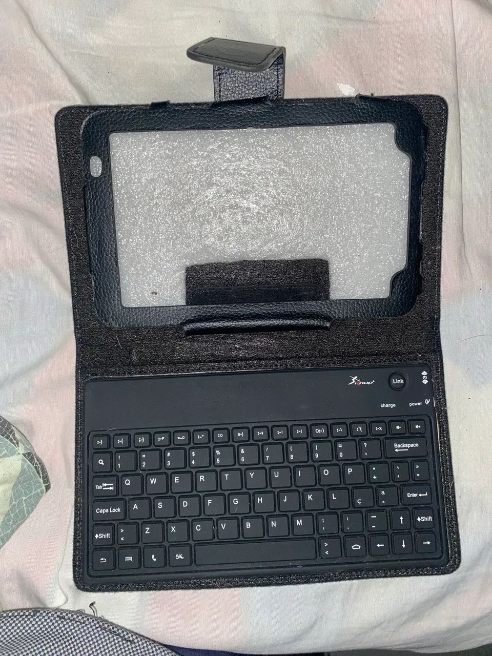 Capa com teclado Pra tablet ou Celular