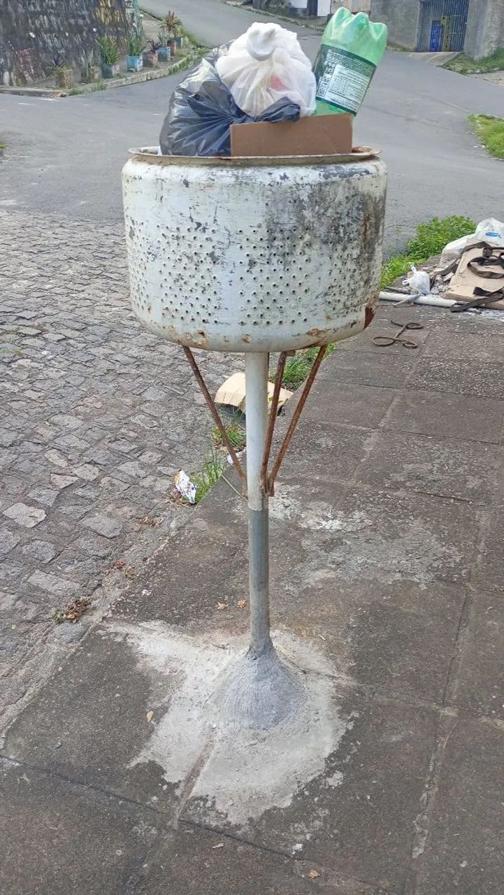 Lixeira de ferro s ó $50 - Foto 2